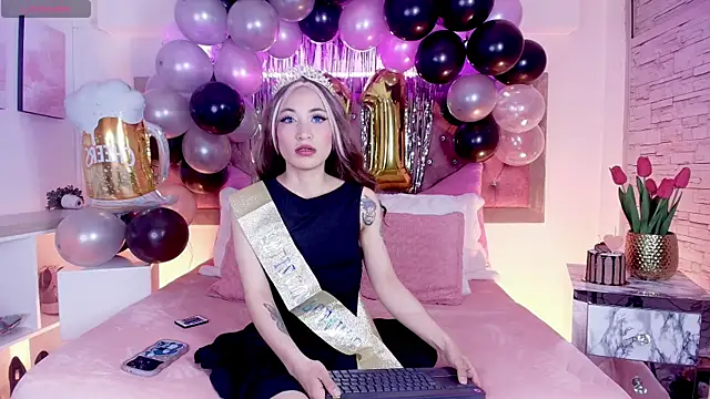 EmmaWilder online show from November 2025 07:15:02 PM