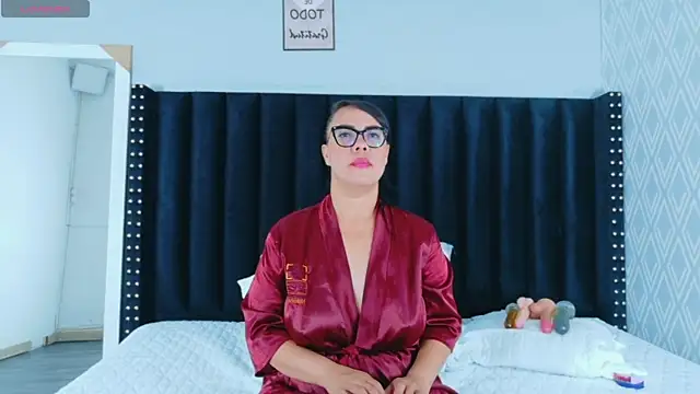 hotlatinateacher online show from April 2026 12:15:02 PM