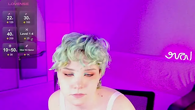 Snapshot of School_Love chatting on January 2025 01:02:01 PM School Love online show from January 2025 01:02:01 PM