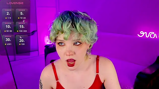 Snapshot of School_Love chatting on February 2025 01:08:02 PM School Love online show from February 2025 01:08:02 PM