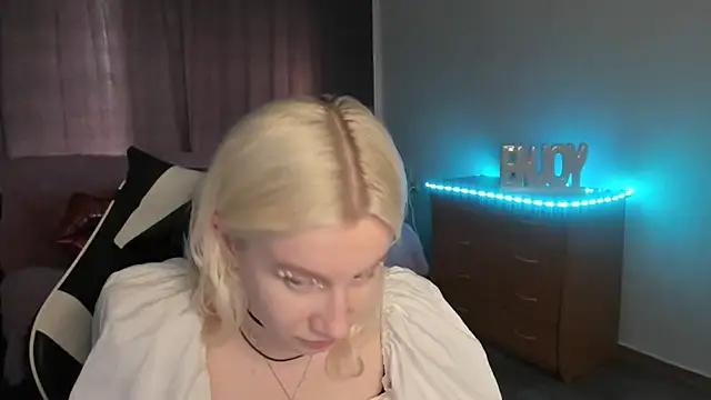 Snapshot of EnigmaSee chatting on July 2026 01:18:01 AM EnigmaSee online show from July 2026 01:18:01 AM