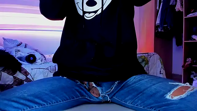 aldrinwhite online show from November 2025 04:09:01 PM