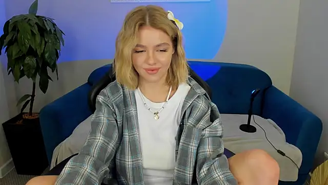 Anna Robinson online show from March 2025 01:32:02 AM