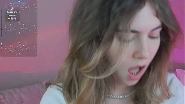 chloi hes online show from December 2024 02:23:02 PM