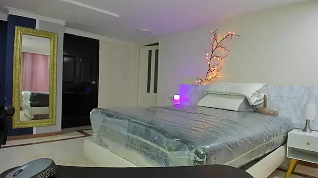 charolbruce 1 online show from November 2025 12:16:02 PM