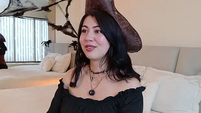 Zoe Benson online show from October 2025 01:13:01 PM