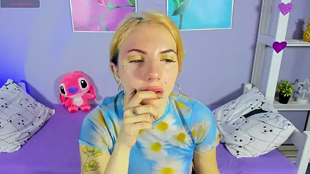 Snapshot of AnneTenet chatting on December 2024 04:10:02 AM AnneTenet online show from December 2024 04:10:02 AM