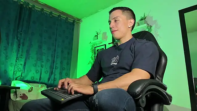 Snapshot of ThomsEvery_ chatting on October 2025 01:06:01 AM ThomsEvery  online show from October 2025 01:06:01 AM