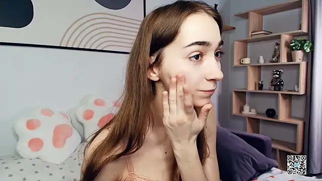 PollyBeev online show from October 2025 07:28:01 AM