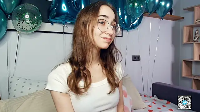 PollyBeev online show from October 2025 07:07:02 AM