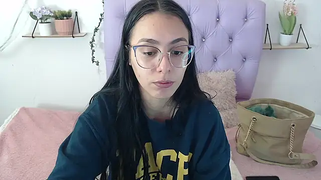 Freyja 01 online show from September 2025 06:30:02 PM