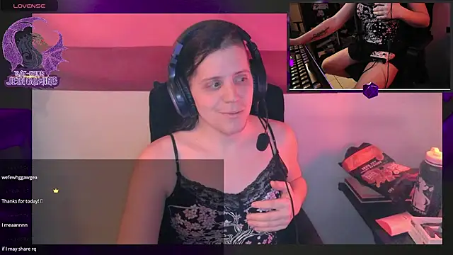 Snapshot of Rae-Suon chatting on February 2025 11:46:01 PM Rae-Suon online show from February 2025 11:46:01 PM