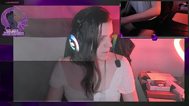 Snapshot of Rae-Suon chatting on March 2025 11:03:02 PM Rae-Suon online show from March 2025 11:03:02 PM