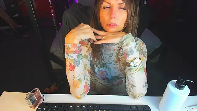 Elizabe th online show from March 2025 06:59:02 AM