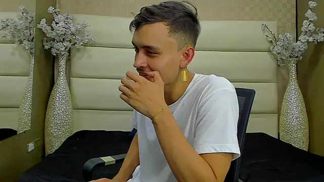 Desmon Clark online show from February 2025 03:31:02 AM