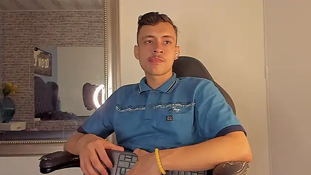 Desmon Clark online show from September 2025 09:52:02 PM