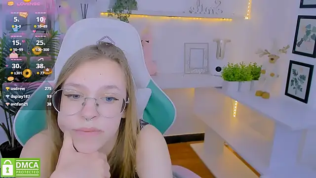 LayriantaVee online show from January 2025 01:07:01 PM