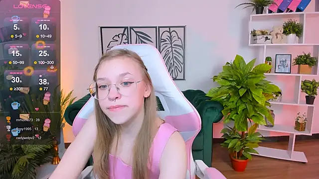 LayriantaVee online show from February 2025 10:15:02 AM