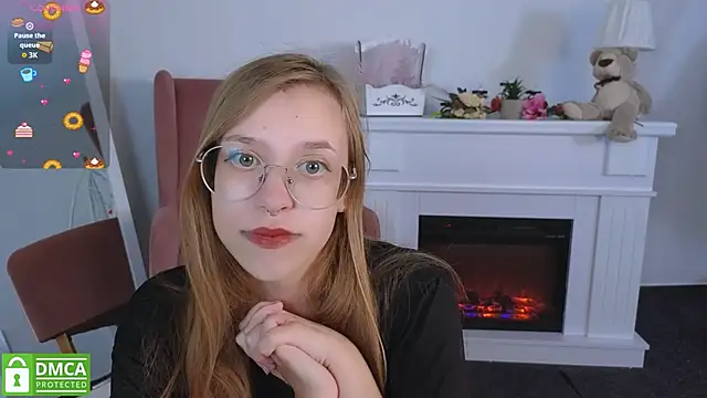 LayriantaVee online show from September 2025 06:02:01 AM