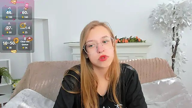 LayriantaVee online show from September 2025 06:02:02 AM