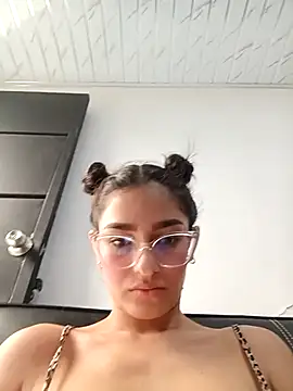 Ary-18 online show from October 2025 01:40:02 PM