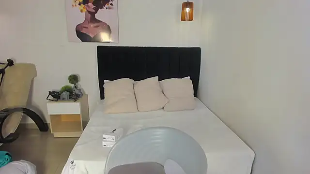 Scarlett  bell online show from October 2025 01:11:02 PM