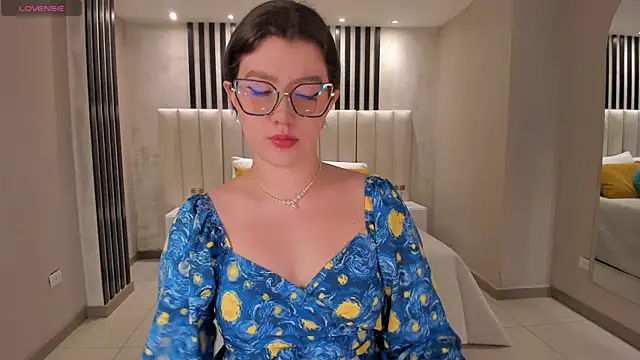 Snapshot of AmberFarrell chatting on October 2025 11:10:02 PM AmberFarrell online show from October 2025 11:10:02 PM