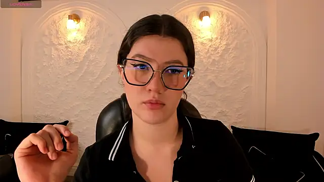 Snapshot of AmberFarrell chatting on February 2026 07:54:01 PM AmberFarrell online show from February 2026 07:54:01 PM