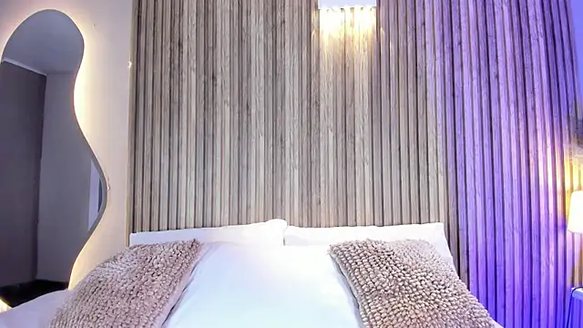 HannaPaola online show from April 2026 10:33:02 PM