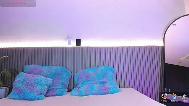 valentina lux online show from December 2025 07:21:01 PM