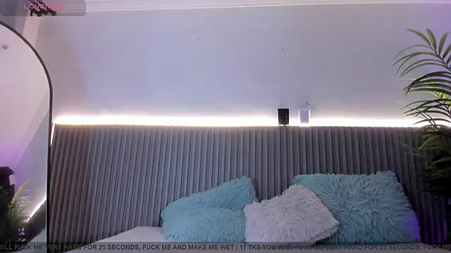 valentina lux online show from February 2026 07:23:01 PM