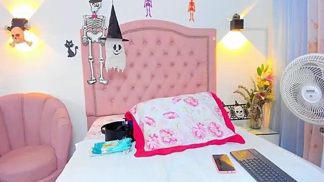 Snapshot of JulieeHabubu chatting on October 2025 03:47:02 AM JulieeHabubu online show from October 2025 03:47:02 AM