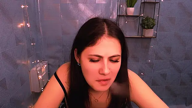 Snapshot of AliceSexyyy_ chatting on December 2024 10:27:02 PM AliceSexyyy  online show from December 2024 10:27:02 PM