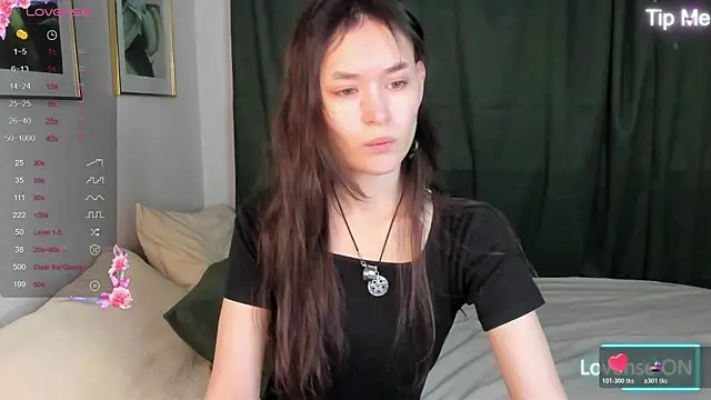 Emily Strikeee online show from November 2025 10:05:01 AM