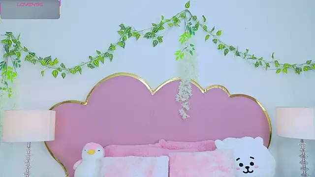 NahiaraReina online show from October 2025 01:33:02 PM