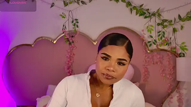 NahiaraReina online show from April 2026 02:43:01 PM