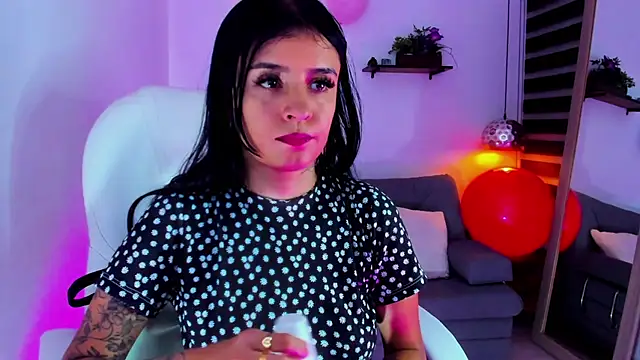 yenny garcia online show from November 2025 06:18:01 PM