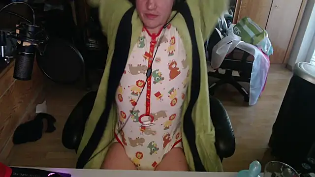 BabyDracoDarkfang online show from April 2026 06:38:01 AM