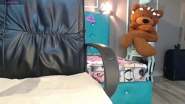 Snapshot of engel_devil chatting on February 2026 01:01:02 PM engel devil online show from February 2026 01:01:02 PM