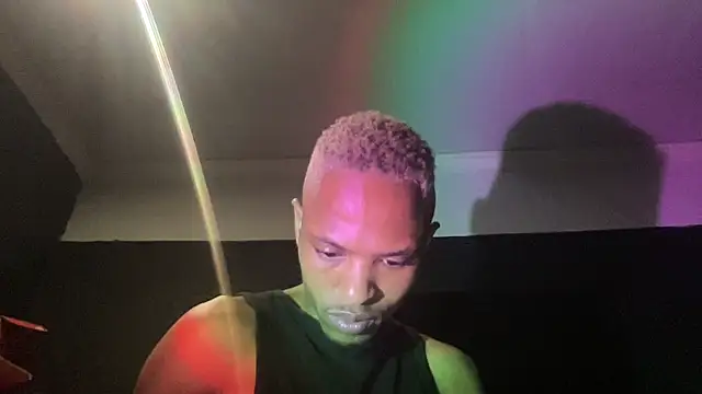 Snapshot of BlueIceCube chatting on October 2025 04:30:02 PM BlueIceCube online show from October 2025 04:30:02 PM