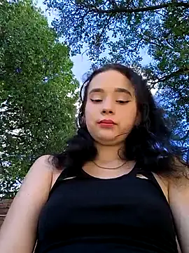 sweet outdoor charm online show from November 2025 07:49:02 PM