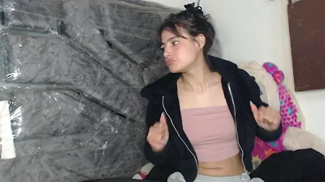 Snapshot of skinny_sweet2411 chatting on November 2025 10:48:01 PM skinny sweet2411 online show from November 2025 10:48:01 PM