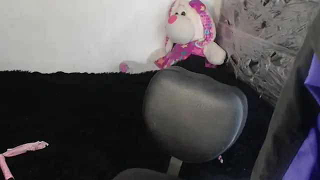 Snapshot of skinny_sweet2411 chatting on December 2025 04:09:01 AM skinny sweet2411 online show from December 2025 04:09:01 AM