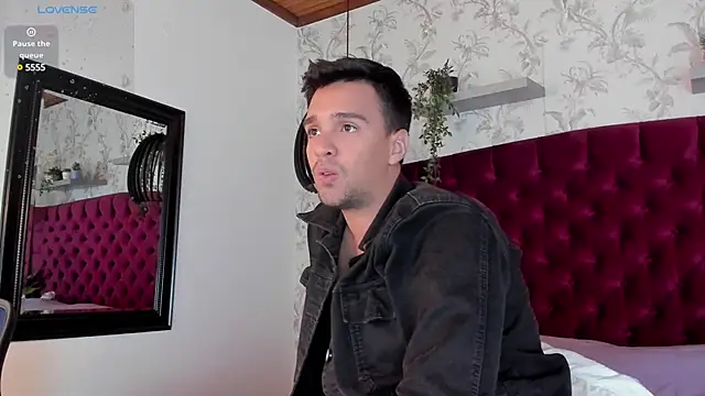 Snapshot of Edward_max chatting on January 2025 09:44:02 AM Edward max online show from January 2025 09:44:02 AM