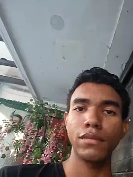 Reynold2608 online show from April 2026 10:08:02 PM