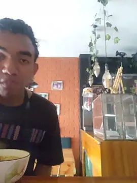 Reynold2608 online show from May 2026 08:48:02 PM