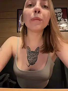 Snapshot of Sunny___Bunny chatting on June 2026 07:33:01 AM Sunny Bunny online show from June 2026 07:33:01 AM