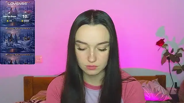 Snapshot of Wild_Sophie_ chatting on December 2024 04:03:02 PM Wild Sophie online show from December 2024 04:03:02 PM