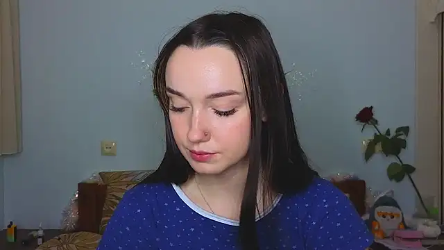 Snapshot of Wild_Sophie_ chatting on December 2024 09:19:01 PM Wild Sophie online show from December 2024 09:19:01 PM