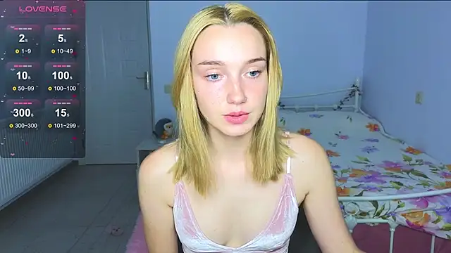 Snapshot of Wild_Sophie_ chatting on October 2025 07:14:01 PM Wild Sophie online show from October 2025 07:14:01 PM